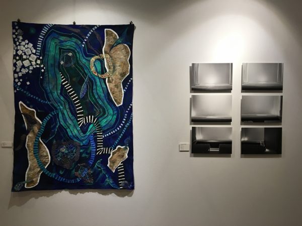 De gauche à droite, œuvres signées respectivement Gisella Penna et Linet Sanchez Gutierrez, galerie Achillea