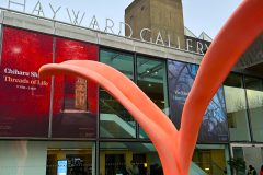 Les liens à l’œuvre chez Shiota et Xiuzhen